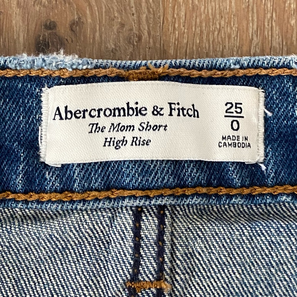 A&F High Rise Mom Short - Picture 2 of 3